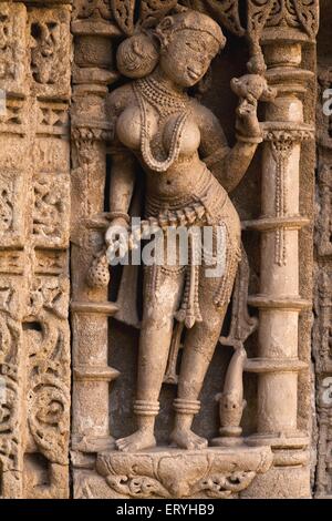 Statue sur la paroi du puits queens Patan ; ; ; Inde Gujarat Banque D'Images