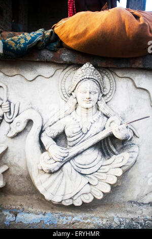 Saraswati , Déesse hindoue de la connaissance, de la musique, de l'art, du discours, de la sagesse et de l'apprentissage , Inde , Asie Banque D'Images