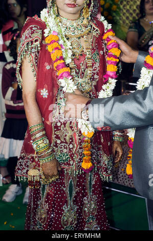 Mariage hindou Jay mala Uttar Pradesh Inde Asie Banque D'Images