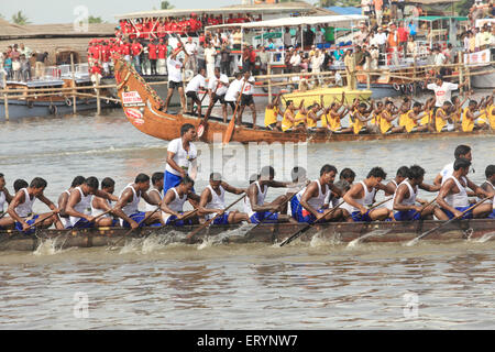 Snake boat race sur le lac punnamada Alleppey Alappuzha ; ; ; ; Inde Kerala NOMR Banque D'Images