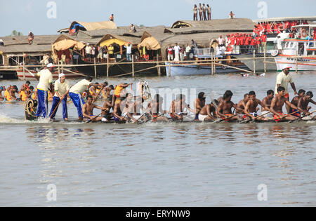 Snake boat race sur le lac punnamada Alleppey Alappuzha ; ; ; ; Inde Kerala NOMR Banque D'Images
