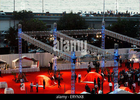 Nano voiture en voile au lancement , Tata Motor , Tata Nano , voiture à hayon la moins chère et abordable , Bombay , Mumbai , Maharashtra , Inde , Asie Banque D'Images