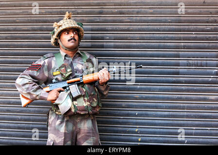 L'extérieur militaire Taj Mahal hotel après une attaque terroriste par deccan mujahedeen ; Bombay Mumbai Banque D'Images