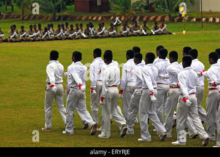 Les policiers défilent au terrain d'entraînement de Marol ; Bombay , Mumbai ; Maharashtra ; Inde , asie Banque D'Images