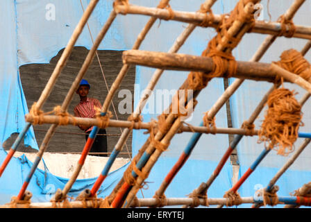 Toit en bambou , construction de bâtiments , Bombay , Mumbai ; Maharashtra ; Inde , asie Banque D'Images