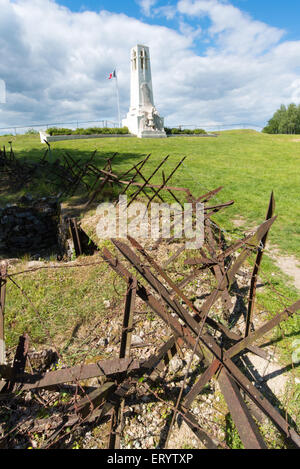 Français restauré WW1 tranchée et de l'enchevêtrement de barbelés sur la Butte de Vauquois, ancien champ de bataille près de Verdun Banque D'Images