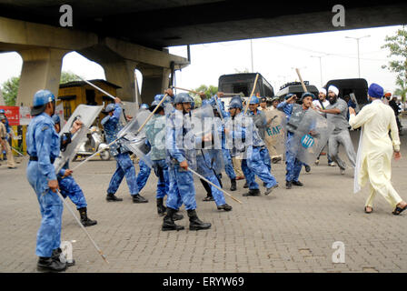 Les sikhs qui protestaient pour dera saccha sauda ; à Bombay Mumbai Mulund ; ; ; ; Maharashtra Inde NOMR Banque D'Images