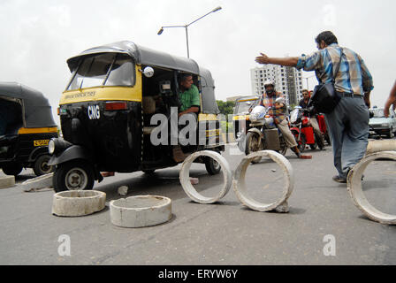 Les Sikhs de bloquer l'autoroute pour protester pour dera saccha sauda ; à Bombay Mumbai Mulund ; ; ; ; Maharashtra Inde NOMR Banque D'Images