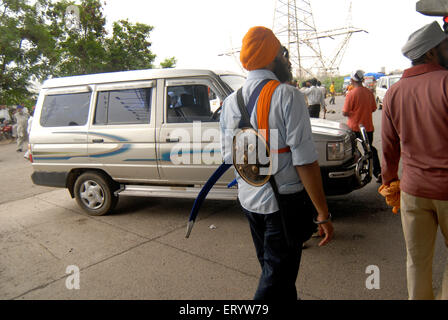 Les Sikhs de bloquer l'autoroute pour protester pour dera saccha sauda ; à Bombay Mumbai Mulund ; ; ; ; Maharashtra Inde Banque D'Images