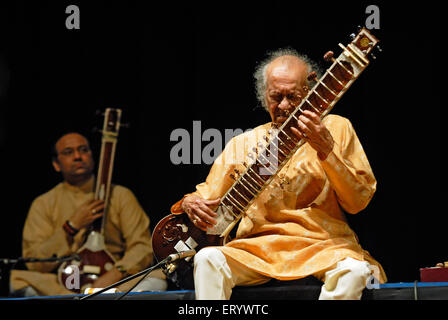 Pandit Ravi Shankar musique classique indienne Bombay Mumbai maestro ; ; ; ; Maharashtra Inde NOMR Banque D'Images