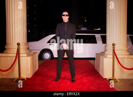 Lunettes de protection garde du corps grave dans Tapis rouge pour l'événement Banque D'Images