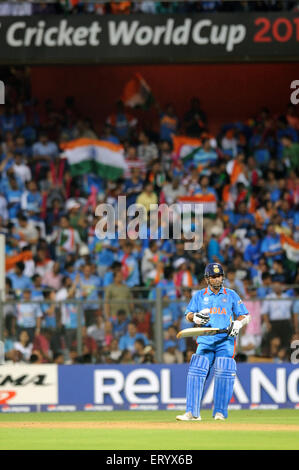 Batteur Sachin Tendulkar 2011 Finale de la Coupe du Monde de CIC Sri Lanka Stade Wankhede Mumbai Banque D'Images