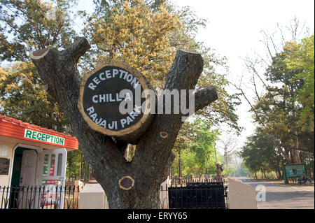 Au nom de Chilla afficher sur Se connecter à l'entrée du parc national de Rajaji Uttarakhand en Inde Banque D'Images