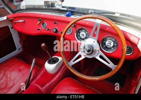 Planche de bord et l'intérieur de Classic vintage car. Banque D'Images