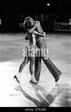 Anneau de glace Richmond, Surrey, samedi 28 avril 1984. Les champions olympiques, Jayne Torvill et Christopher Dean, effectuer pour la dernière fois en tant qu'amateurs. Banque D'Images