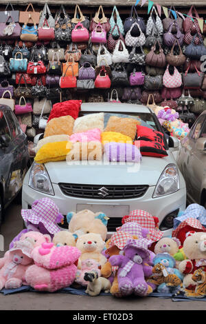 Location de sacs en PVC et Stuff Toys Inde Asie Banque D'Images