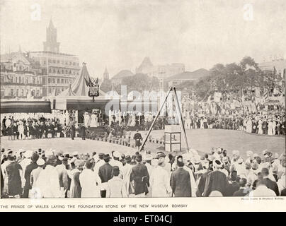 Prince de Galles posant la pierre de fondation du nouveau musée , Kala Ghoda , Watson Hotel , Bombay , Mumbai , Maharashtra , Inde , Asie , ancien millésime 1900 Banque D'Images