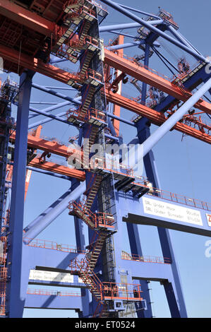 Escalier de grue pour le déchargement des navires dans le port de pipavav Gujarat Inde Banque D'Images