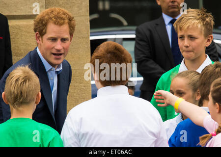 Le stade de Twickenham, London, UK. 10 Juin, 2015. Son Altesse Royale le Prince Harry a été rejoint par l'Angleterre rugby legends Jonny Wilkinson et Greenwood pour lancer le tour autour de l'UK du Webb Ellis Cup et pour marquer l'occasion de 100 jours avant le début du tournoi. Le trophée va être entraîné dans une Land Rover Defender spécialement configuré avec chauffeur et par divers rugby luminaires, commençant par s'Greenwood. Crédit : Paul Davey/Alamy Live News Banque D'Images