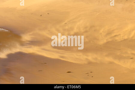 Sur une plage de sable dans le vent, l'Australie, Great Ocean Road, Victoria, Australie Banque D'Images