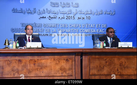 Charm el-Cheikh, en Egypte. 10 Juin, 2015. Le président égyptien Abdel Fattah al-Sisi assiste à la réunion au sommet de l'Afrique dans la station égyptienne de Charm el-Cheikh. De hauts fonctionnaires africains étaient en train de négocier un accord commercial en Egypte pour créer un marché commun couvrant la moitié du continent, dans le but d'augmenter la part de l'Afrique dans le commerce mondial -- en ce moment à environ 2  %. Credit : ZUMA Press, Inc./Alamy Live News Banque D'Images