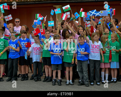 Twickenham, London, UK. 10 Juin, 2015. Atmosphère à Twickenham pour célébrer les 100 jours jusqu'à ce que le coup d'envoi, et lance le Tour du Trophée Webb Ellis de l'Angleterre, London, UK Crédit : Jules annan/Alamy Live News Banque D'Images