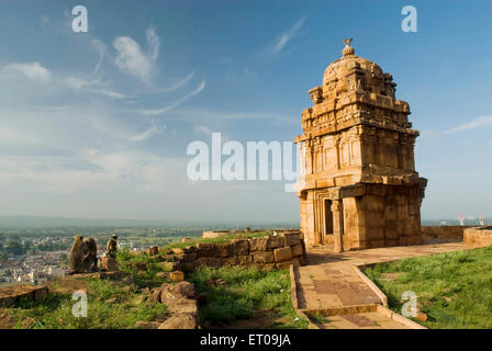 La partie inférieure du temple Shivalaya 7e siècle dans la région de north fort à Badami ; Karnataka Inde ; Banque D'Images