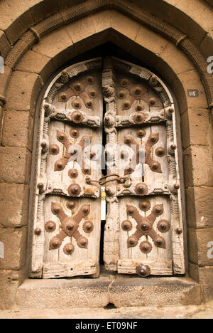 La porte d'ornement à la Sangeet Mahal Bijapur ; ; ; Inde Karnataka Banque D'Images