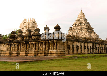 Kailasanatha temple en grès construit par le roi Pallava Narasimhavarman & fils Mahendra ; Kanchipuram Tamil Nadu Banque D'Images