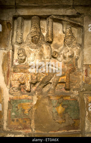Siva et Parvathi statue ; Kailasanatha temple en grès construit par le roi Pallava Narasimhavarman ; Kanchipuram Tamil Nadu Banque D'Images