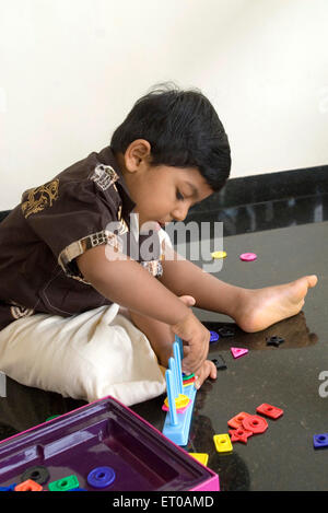 Trieur de forme de jouet pour garçon MR#7 MR#777I Banque D'Images