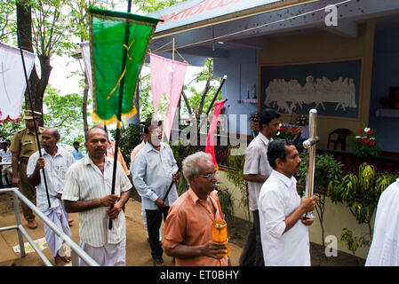 Procession, festival annuel de Malayatoor Perunal, Malayatoor Kurisumudy, Malayaattur Kurussumudi, église Saint Thomas, Ernakulam, Kerala, Inde, Asie Banque D'Images