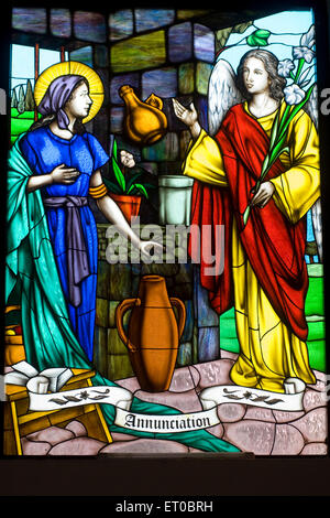 Vitraux de Belgique, Église catholique syrienne Saint George Forane, Basilique Saint George, Angamaly, Ernakulum, Kerala, Inde, Asie Banque D'Images