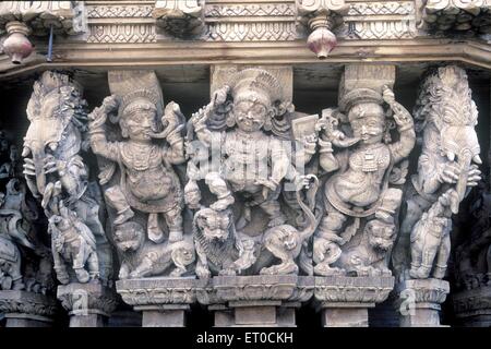 Lord Veerabhadra statues en bois dans un ancien char de temple à Madurai ; Tamil Nadu ; Inde , asie Banque D'Images