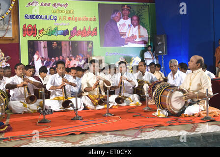 thabil vidwan jouant du tavil, Coimbatore, Tamil Nadu, Inde, asie Banque D'Images