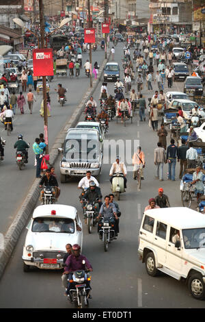 Rue animée de Ranchi ville capitale de Jharkhand en Inde ; Banque D'Images