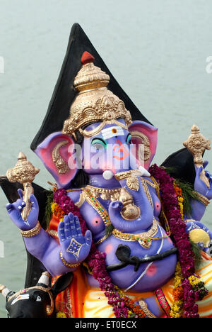 Le Dieu Ganesh immersion dans muthannankulam ; réservoir de Coimbatore ; Tamil Nadu Inde ; Banque D'Images