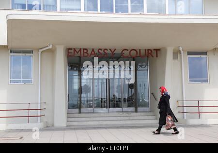 L'Art Déco moderniste / entrée de cour de l'Ambassade à Brighton. Photo par James Boardman Banque D'Images