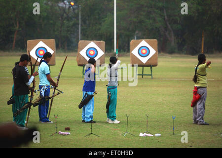 Formation des étudiants au tir à l'arc, Tata tir Academy, JRD Tata Sports Complex, Jamshedpur, Tata Nagar, Tatanagar, Jharkhand, Inde Banque D'Images