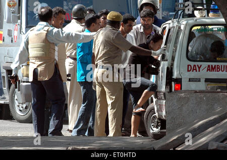 En dehors de l'ambulance blessé étant touristiques Taj Mahal hotel près de porte de l'Inde Deccan Mujahideen attaque pendant la terreur ; Mumbai Banque D'Images