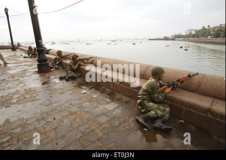 Soldats de l'armée indienne, porte d'entrée de l'Inde, attaque de Bombay en 2008, attaque terroriste, attaque terroriste, Bombay, Mumbai, Maharashtra, Inde, 26th novembre 2008 Banque D'Images