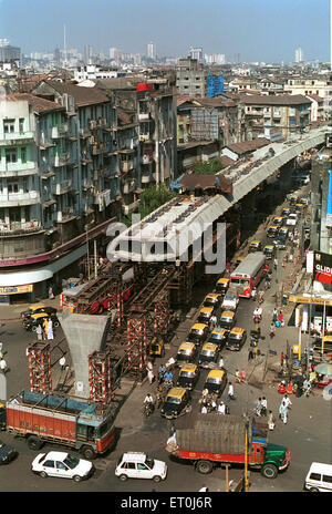Construction d J J flyover sur occupation Mohammad Ali road à Bombay Mumbai Maharashtra ; Inde ; Banque D'Images