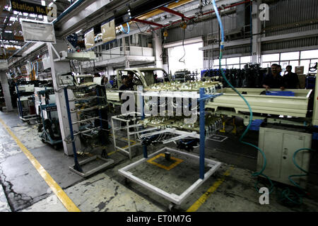 Tata Motors nouvelle gamme de mini matador Tata ace qui est à l'atelier de véhicules commerciaux ; l'usine de Tata Motors Pimpri Pune Banque D'Images