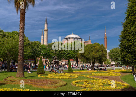 Le musée Hagia Sophia, Sultanahmet Square Gardens, Fatih, Istanbul. Banque D'Images