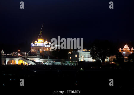 Illuminé Gurudwara, Hola Mohalla, festival Hola, Anandpur Sahib, Anandpur, Rupnagar, Ropar, Punjab, Inde, Indien Banque D'Images