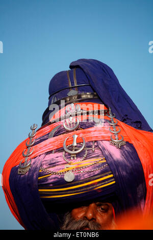 Turban guerrier Nihang, Hola Mohalla, festival Hola, Anandpur Sahib, Anandpur, Rupnagar, Ropar, Punjab, Inde, Indien Banque D'Images