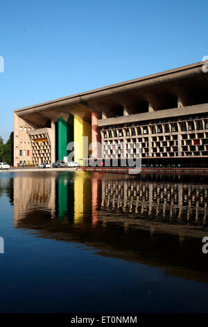 High court Building, High court of Punjab and Haryana, Punjab and Haryana High court Chandigarh, Chandigarh, Union Territory, UT, Inde, Asie Banque D'Images