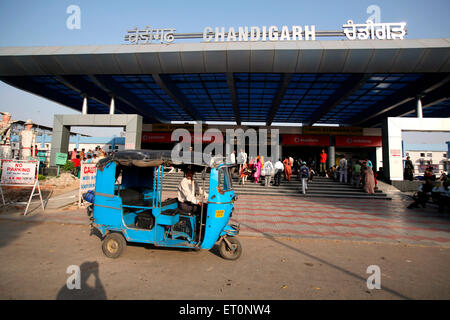 Autorickshaw à l'extérieur de la gare, Chandigarh, Union Territory, UT, Inde, Indien Banque D'Images