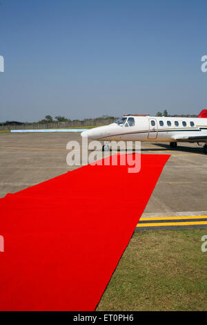 Tapis rouge pour les passagers du vol inaugural à Lonavala aamby valley airport ; ; ; Maharashtra Inde Banque D'Images