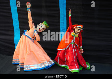 La danse des marionnettes dans le Rajasthan en Inde robe Rajasthani Banque D'Images